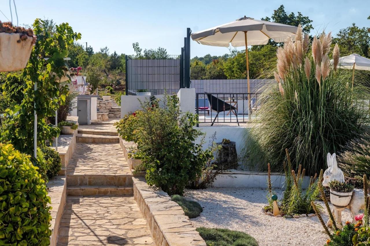 House Camellia With Fenced Pool And Playground Villa Blizna Donja Exterior photo